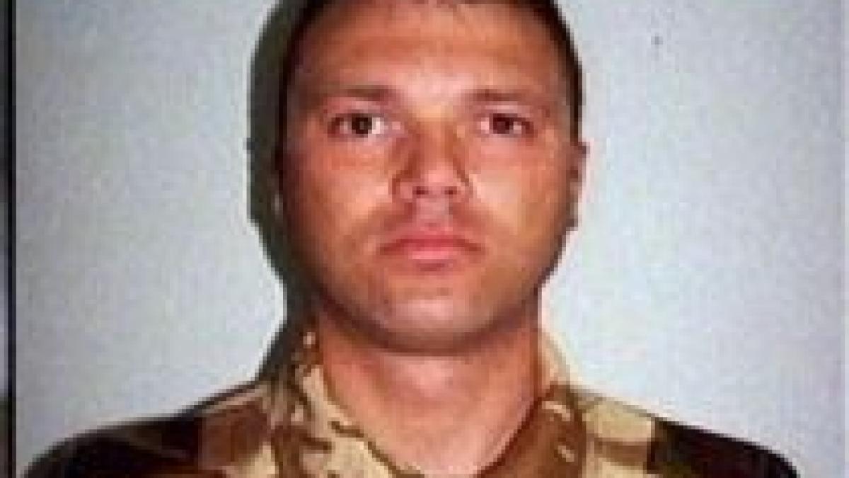 Trupul neînsufleţit al militarului român ucis în Afganistan va fi adus, luni, în ţară 
