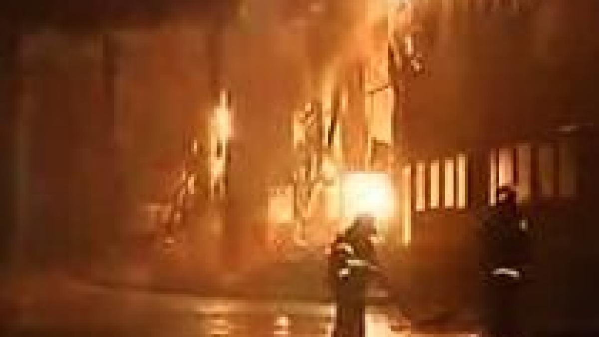 Incendiu puternic, izbucnit la un restaurant din Capitală