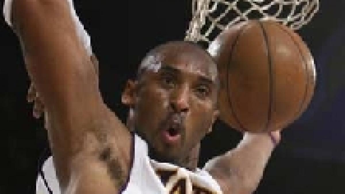 Lakers pierde la Phoenix, în ciuda celor 49 de puncte marcate de Kobe (VIDEO)