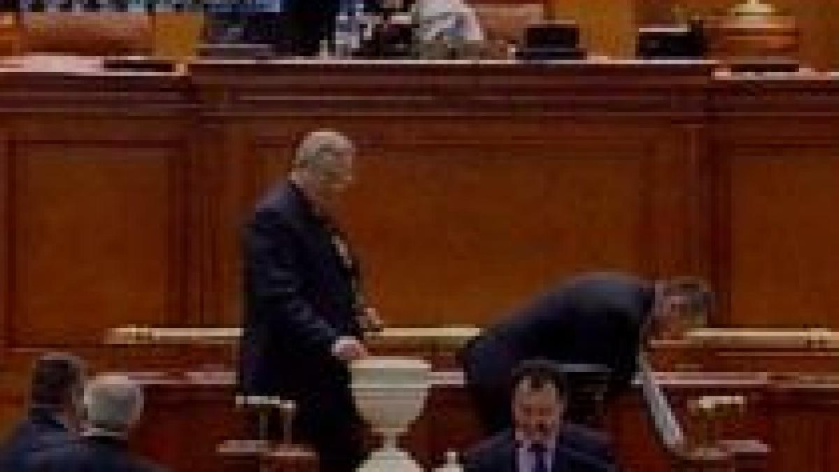 Deputaţii au votat: Adrian Năstase va fi cercetat penal