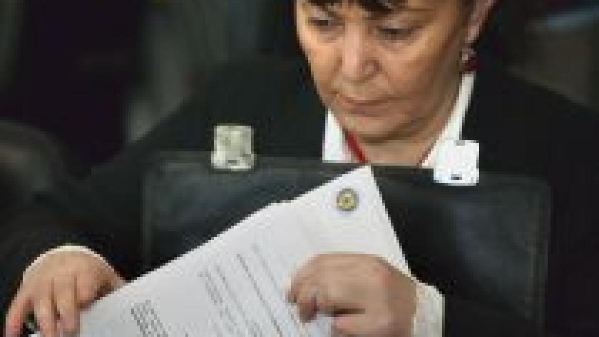 Monica Macovei, împinsă de PDL să candideze la europarlamentare 

