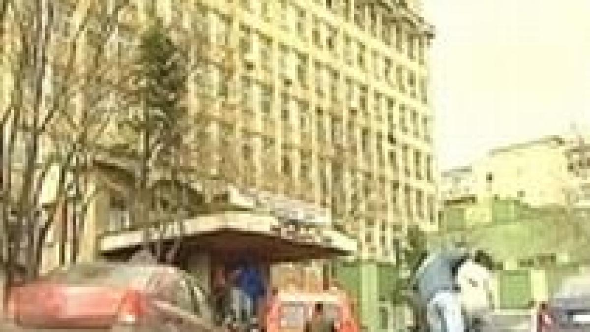 O tânără gravidă a murit, după ce a fost transportată la un alt spital