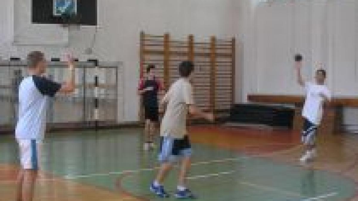 Ministerul Educaţiei a hotărât cum modernizează învăţământul: mai puţine ore de sport

