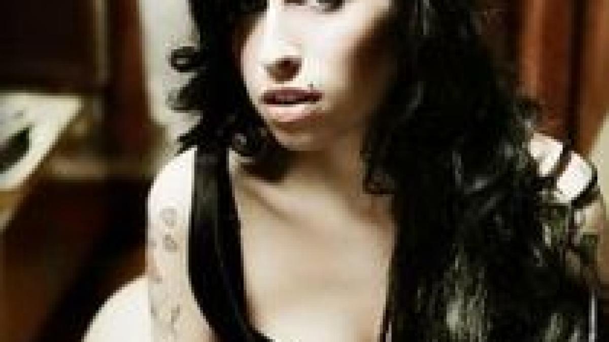 Amy Winehouse, în centrul unui nou scandal, după ce a agresat o fană