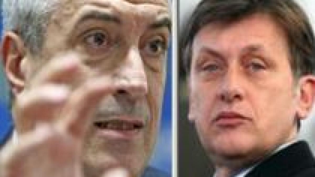 Tăriceanu şi-a atras de partea sa nehotărâţii din partid. Antonescu contează pe defecţiuni în filiale
