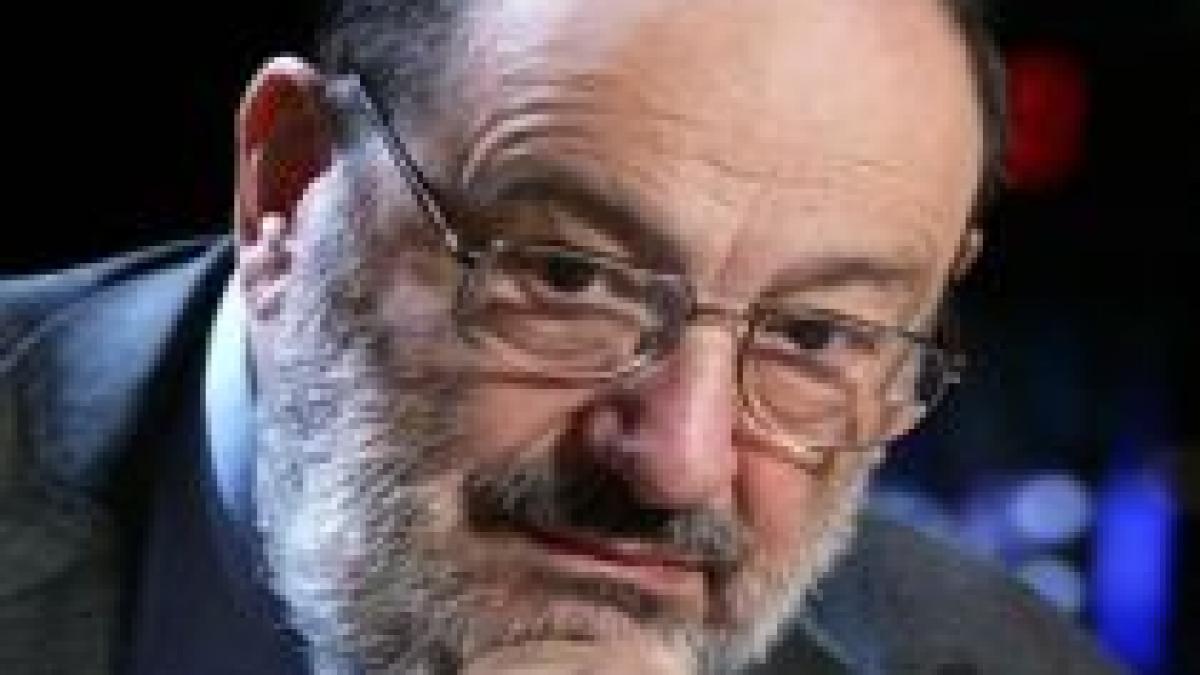 Scriitorul Umberto Eco ia partea românilor din Italia, într-un articol publicat în "La Repubblica"