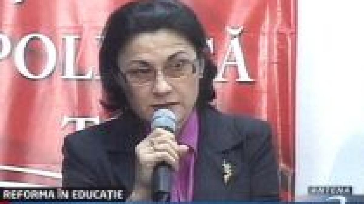 Ecaterina Andronescu: Bugetul şcolilor să fie administrat de profesori, părinţi şi autorităţile locale