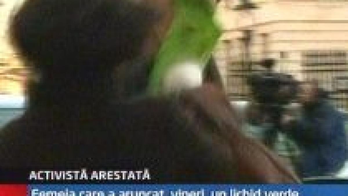 Militanta ecologistă care l-a stropit pe ministrul britanic al Comerţului cu un lichid verde, arestată