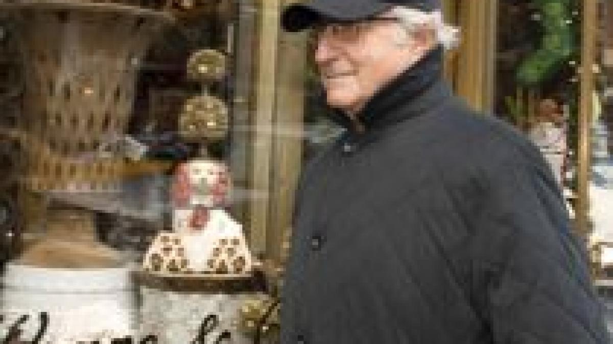 Bernard Madoff riscă 150 ani de închisoare, după ce a anunţat că va pleda vinovat de fraudă

