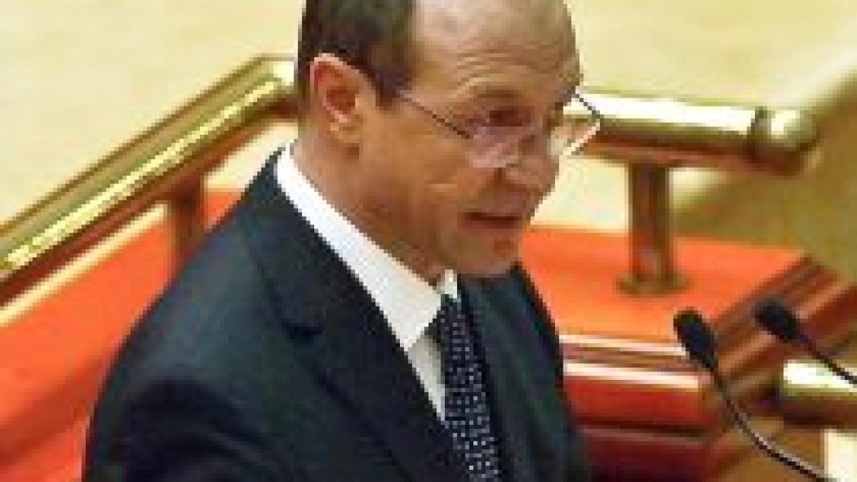 Băsescu: 700 de km de autostradă în 2011