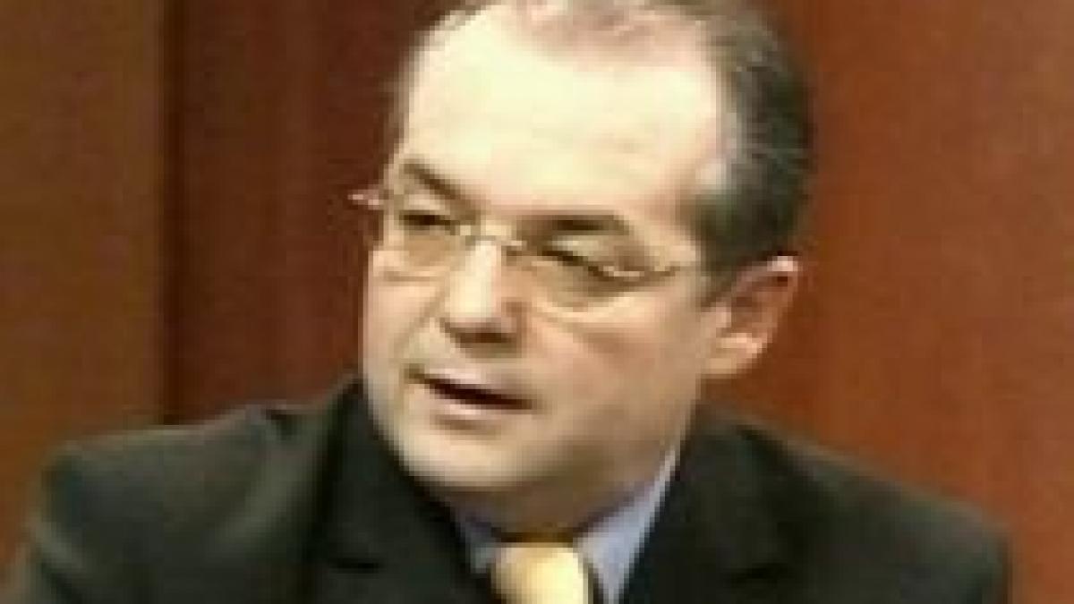 Boc îşi laudă Cabinetul şi susţine că România va trece cu bine peste criză (VIDEO)