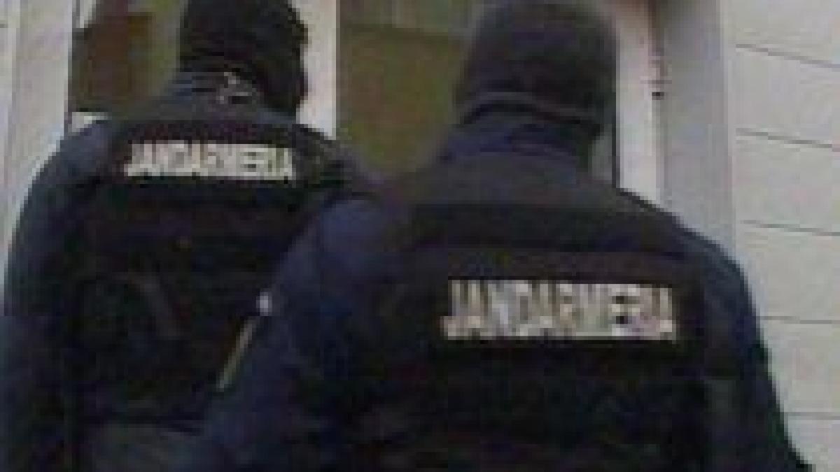 Permise obţinute fraudulor, la Cluj: Mai mulţi ofiţeri, suspectaţi că au luat 5.000 de euro mită 