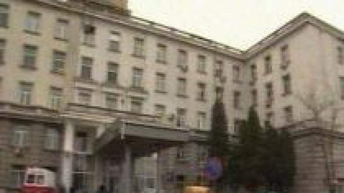 Un bărbat internat la Spitalul Fundeni a murit, după ce a căzut de la etajul al doilea