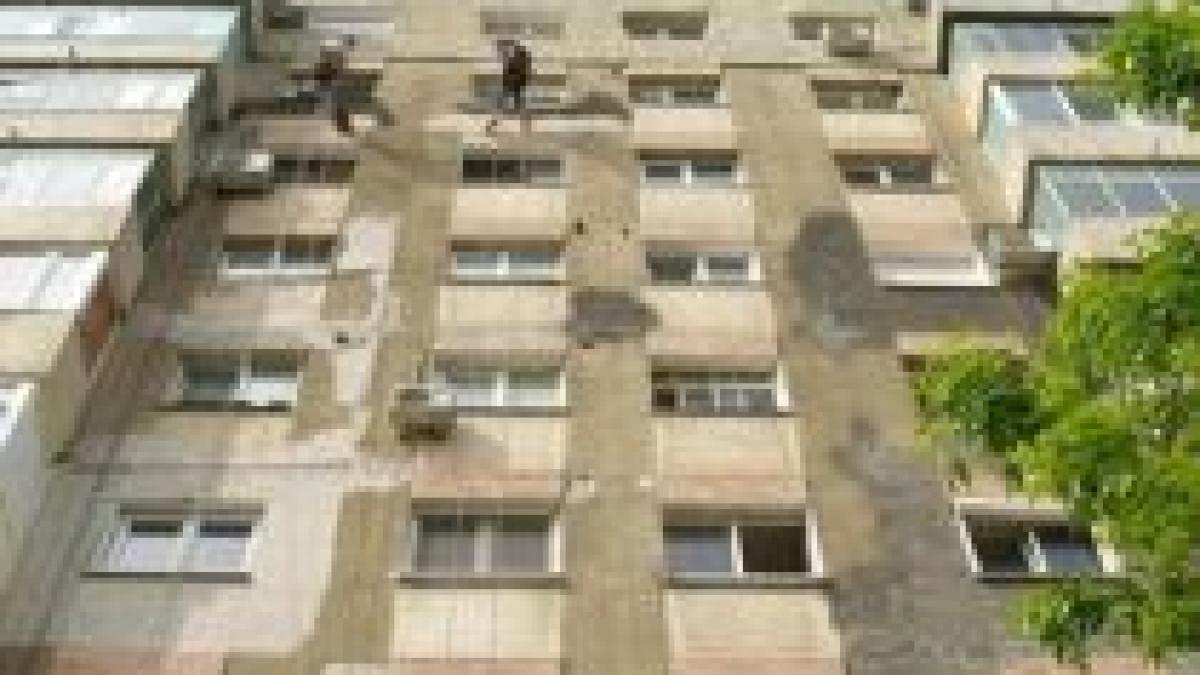 Studiu: Preţul locuinţelor vechi va scădea cu 30-50%

