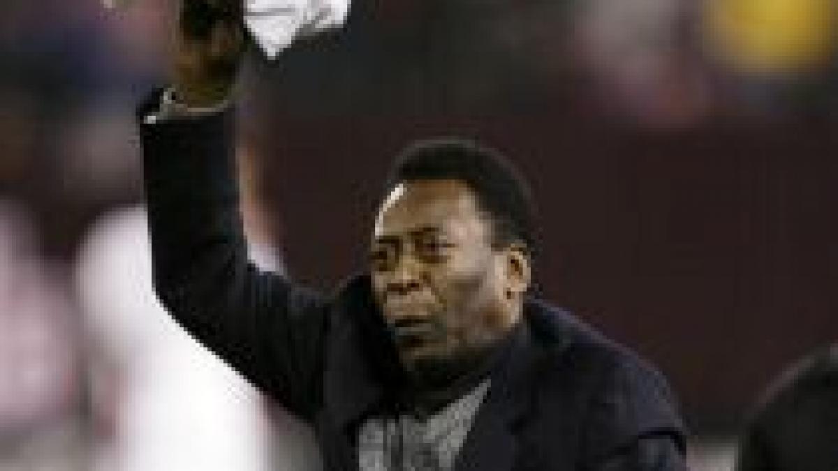 Pele îl atacă pe "El Pibe D'Oro": "Maradona e un exemplu negativ pentru tineri"