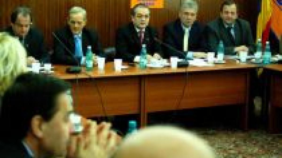 Cenzură în PD-L: Liderii partidului se plâng că le sunt verificate apelurile telefonice