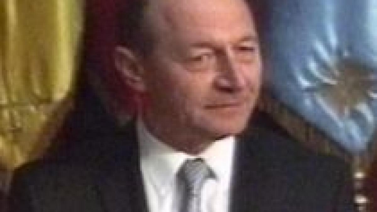 Băsescu, la bilanţul Apărării: Situaţia economică va determina mulţi tineri să aleagă o carieră militară
