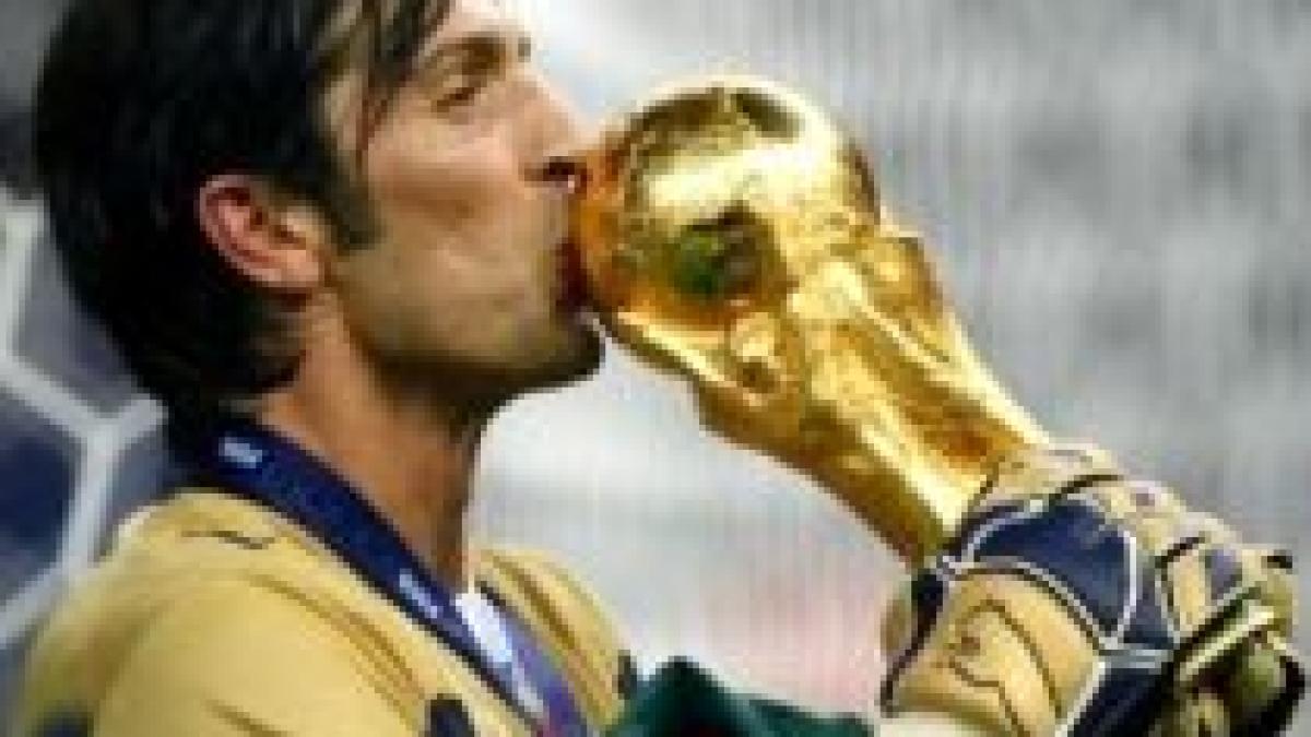 Buffon despre colegul său de la Juventus: "Amauri e bun, dar trebuie să se decidă ce ţară vrea să reprezinte"