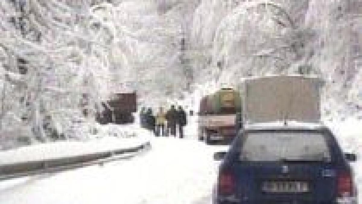 Vremea schimbătoare dă peste cap traficul rutier. Vezi prognoza meteo