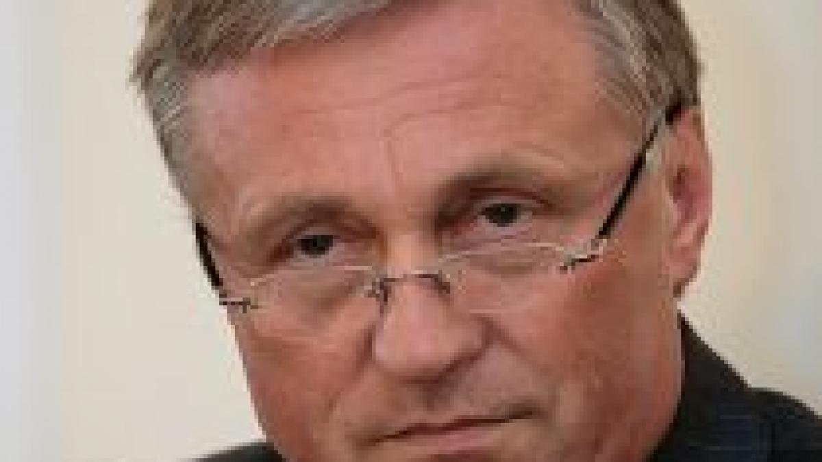 Premierul ceh, Mirek Topolanek, a demisionat după ce guvernul a căzut în urma unei moţiuni de cenzură