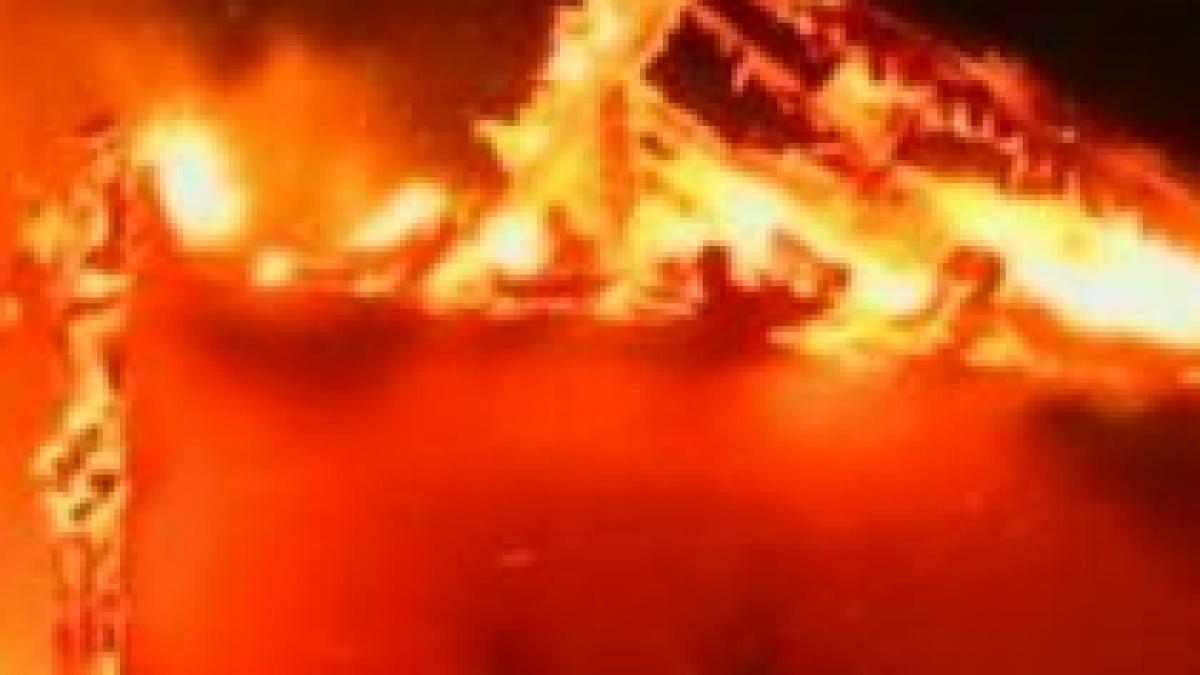 Incendiu de proporţii, izbucnit la o mănăstire din judeţul Neamţ (VIDEO)