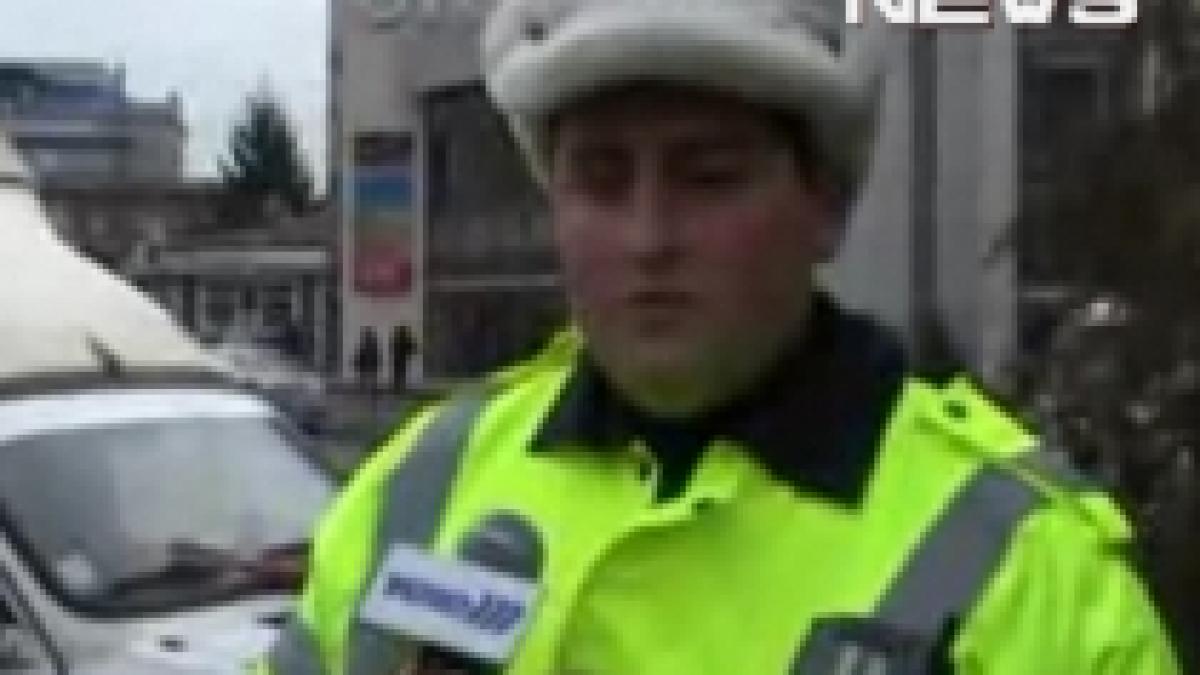 Poliţist român: "Asigurarea va repara gardul şi copacul, iar celelalte va suporta conducătorul auto" (VIDEO)