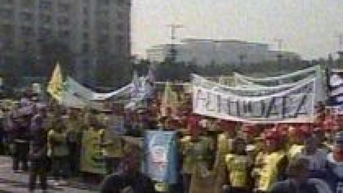 Studenţii protestează joi faţă de intenţia Guvernului de a elimina reducerile la transportul în comun