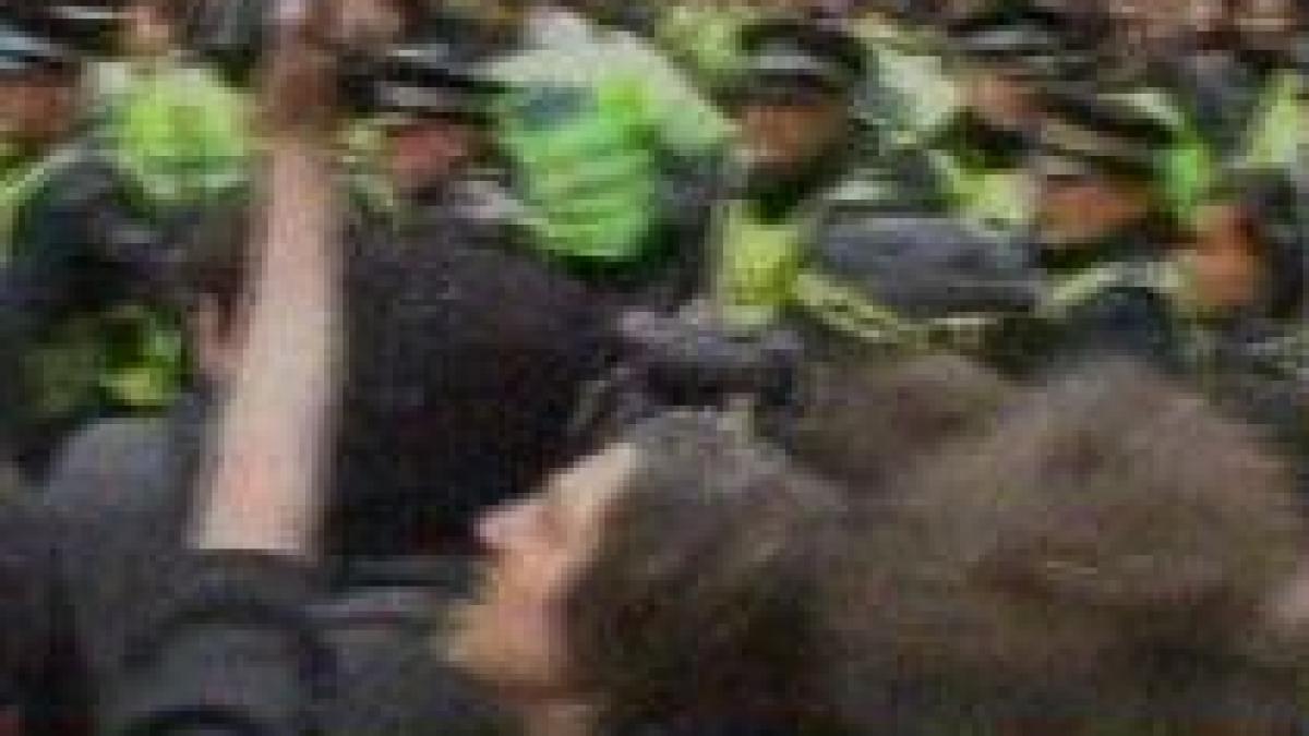 Sute de mii de oameni protestează la Londra faţă de globalizare şi sărăcie (VIDEO)