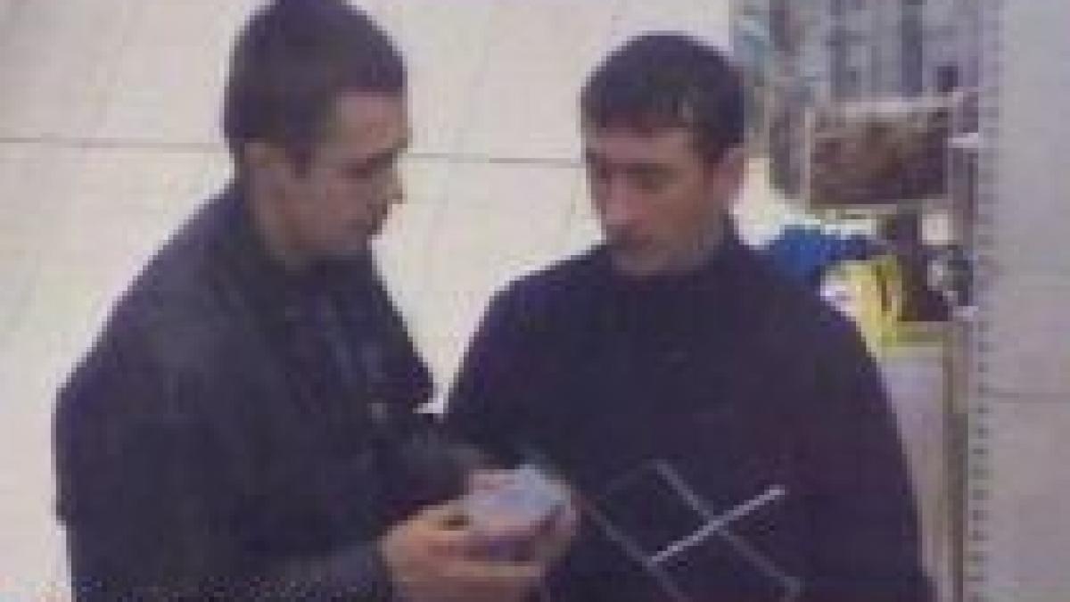 Bacău. Doi poliţişti filmaţi în timp ce furau dintr-un hipermarket (VIDEO)