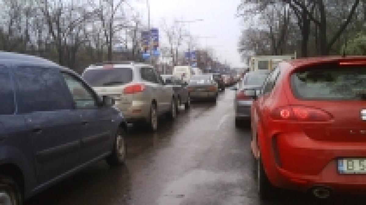 Trafic de coşmar la ieşirea din Bucureşti, începând de la Piaţa Presei Libere (FOTO)