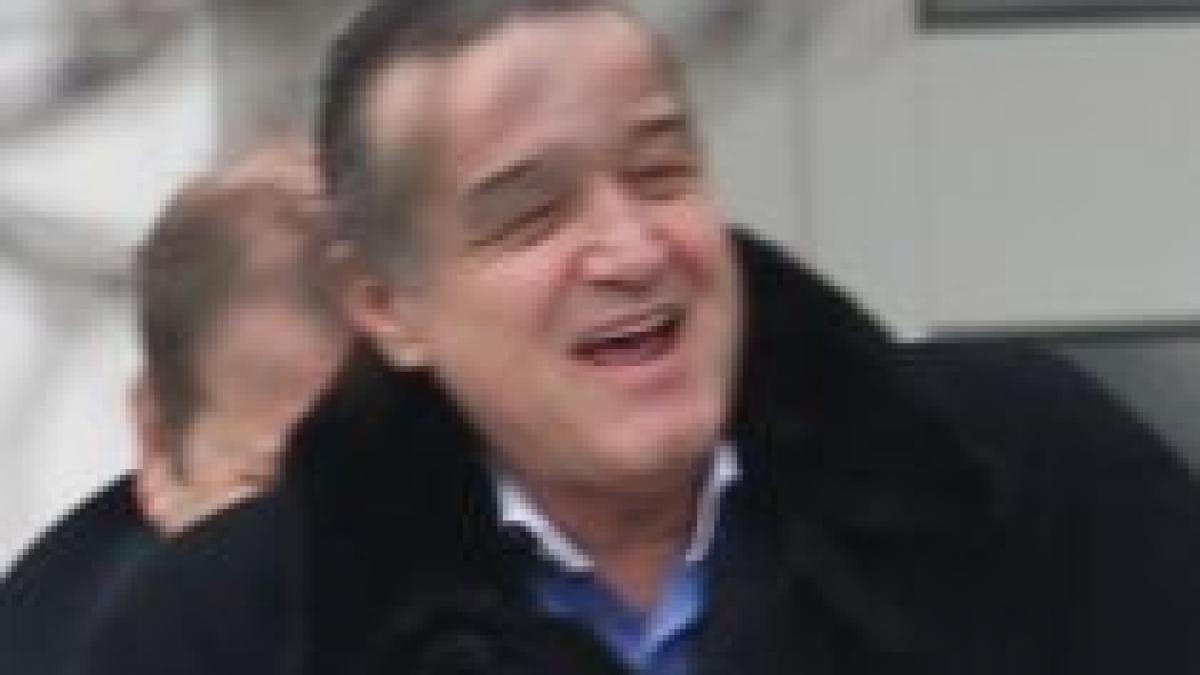 Dovada aşa-zisei sechestrări: Gigi Becali, filmat în timp ce vorbeşte cu hoţii (VIDEO)