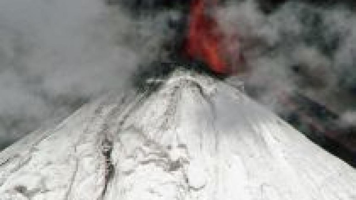 Erupţie vulcanică în Chile. Mii de oameni au fost evacuaţi