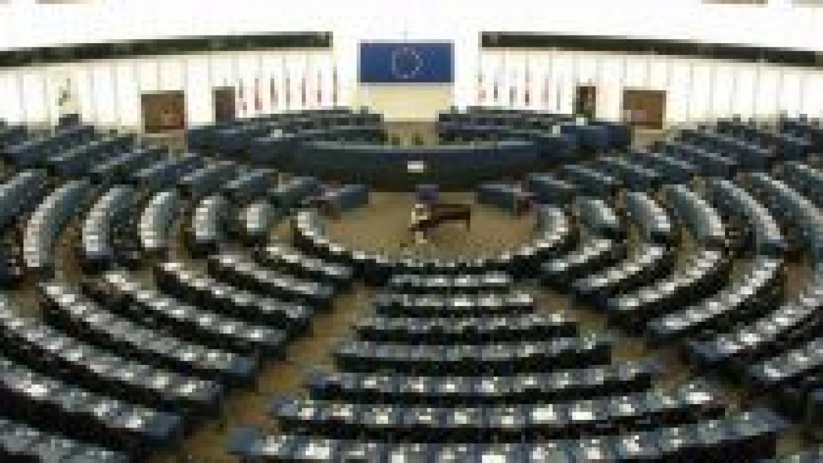 Opt partide şi trei independenţi în cursa pentru mandatele de eurodeputaţi
