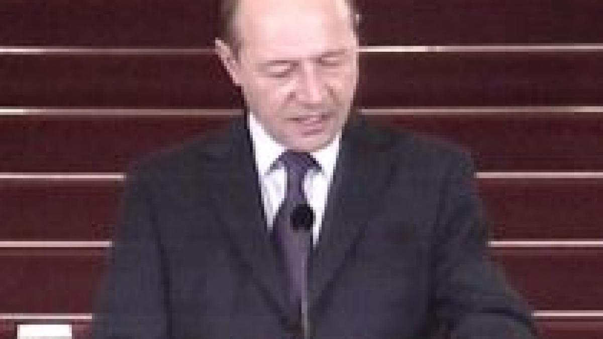 Băsescu: Voronin vrea să ridice o cortină de fier peste Prut, noi vom avea un comportament european