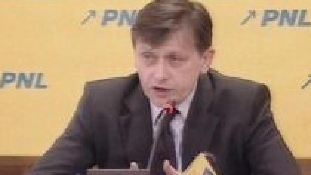 Crin Antonescu: Băsescu şi-a bătut joc de sindicaliştii din educaţie şi de promisiunile electorale