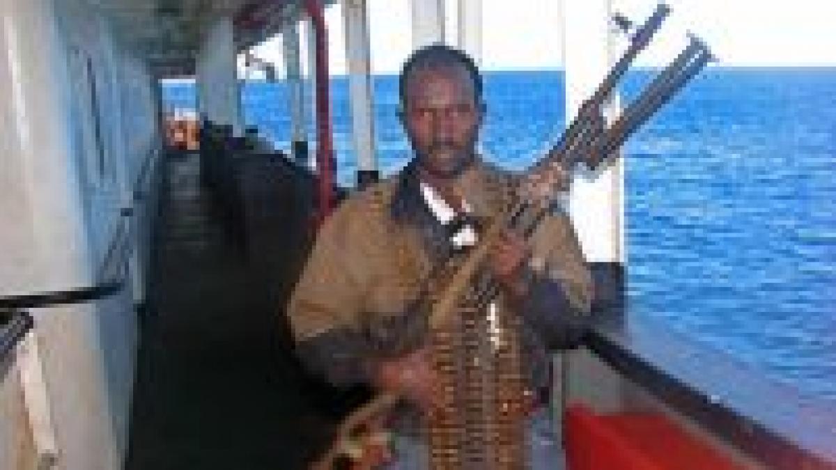 Se răzbună piraţii? Somalezii au atacat avionul unui parlamentar american la Mogadishu