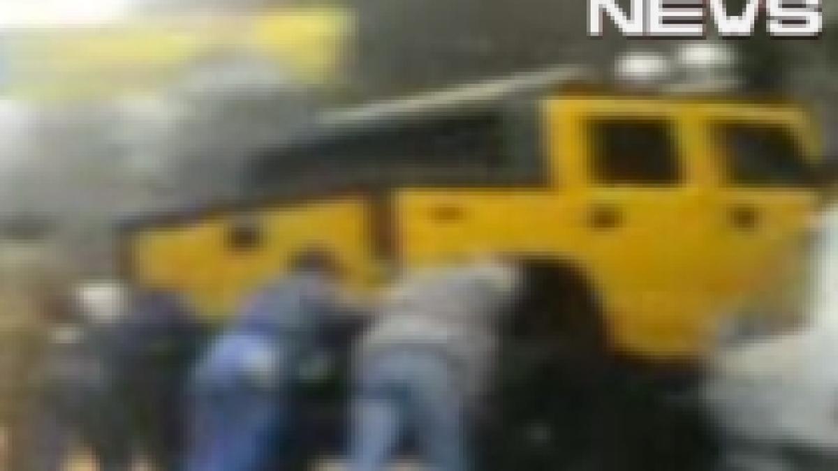 Culmea ironiei: să ai bani de Hummer, dar nu şi de benzină (VIDEO)