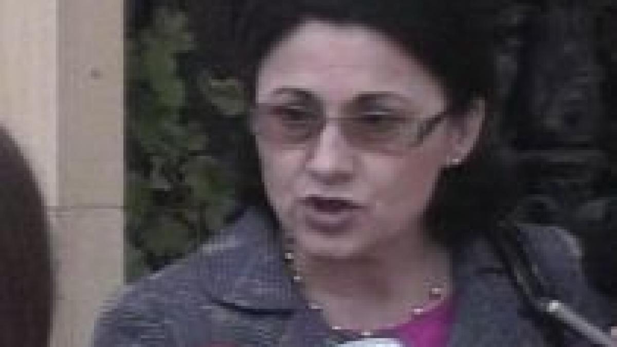 Ecaterina Andronescu: Salariile profesorilor nu se micşorează şi nu vor fi disponbilizări (VIDEO)