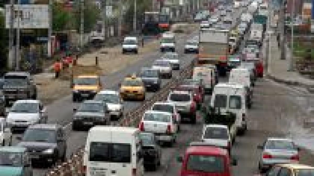 Infotrafic: Pe DN1, coloana de maşini depăşeşte 8 kilometri. Vezi rutele ocolitoare