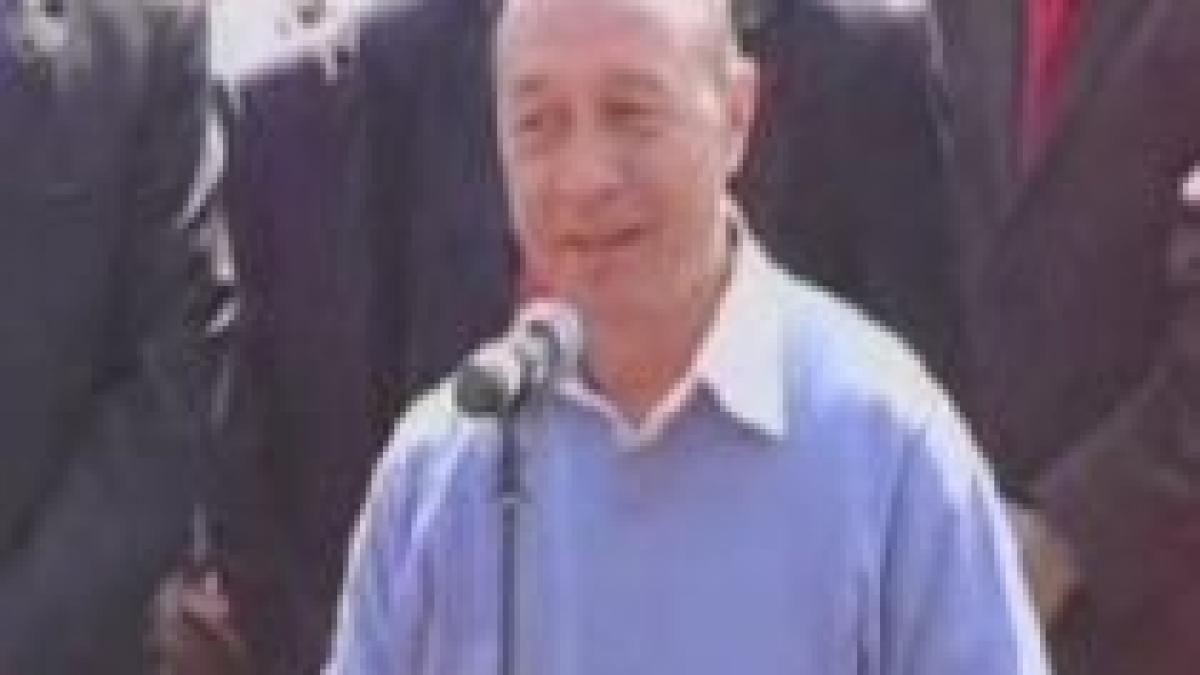 Traian Băsescu şi Mircea Geoană, discursuri în Ţara Oaşului: "Vom ieşi cu bine din criză" (VIDEO)