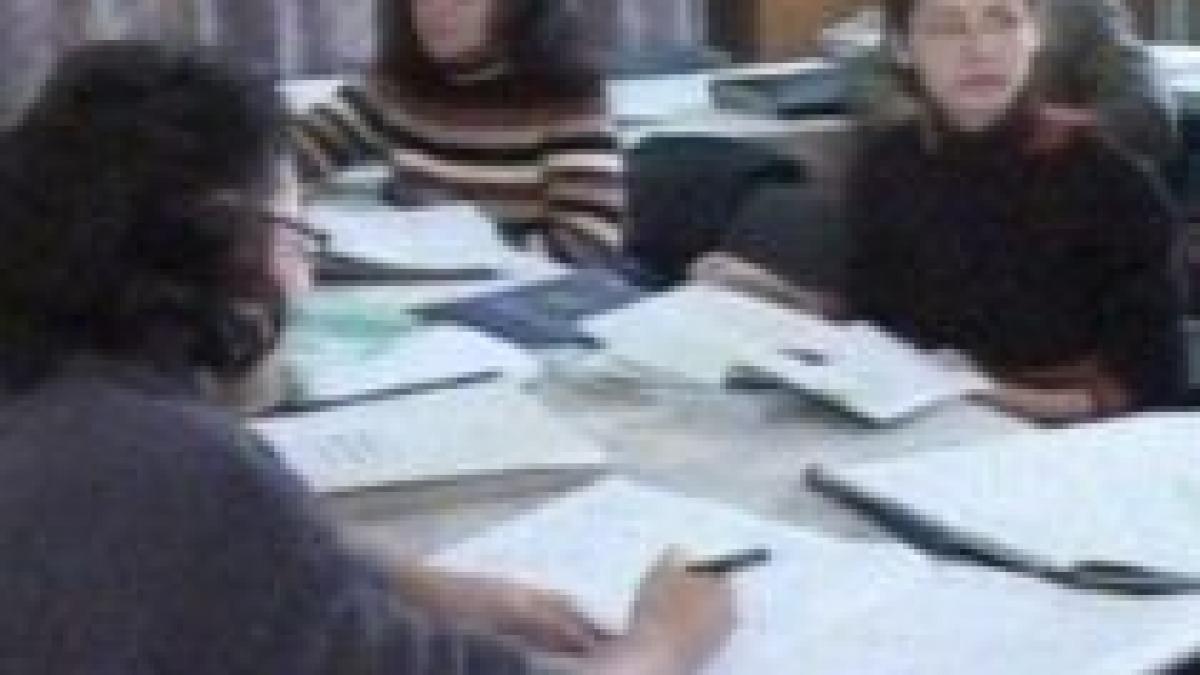 Guvernul discută cu sindicaliştii şi autorităţile locale pe tema descentralizării în Educaţie