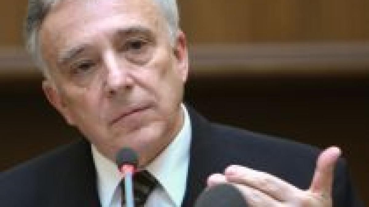 Isărescu: Politicienii abordează criza catastrofic şi inflamat