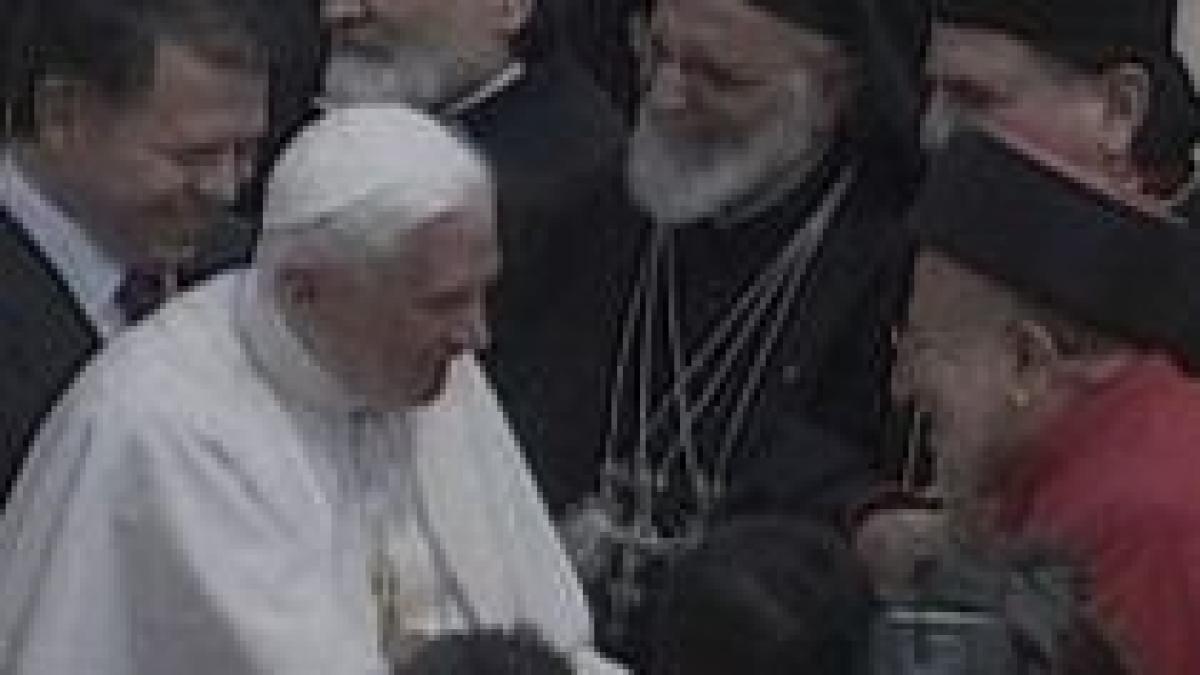 Papa Benedict a ajuns la Nazaret, unde a fost întâmpinat de mii de creştini