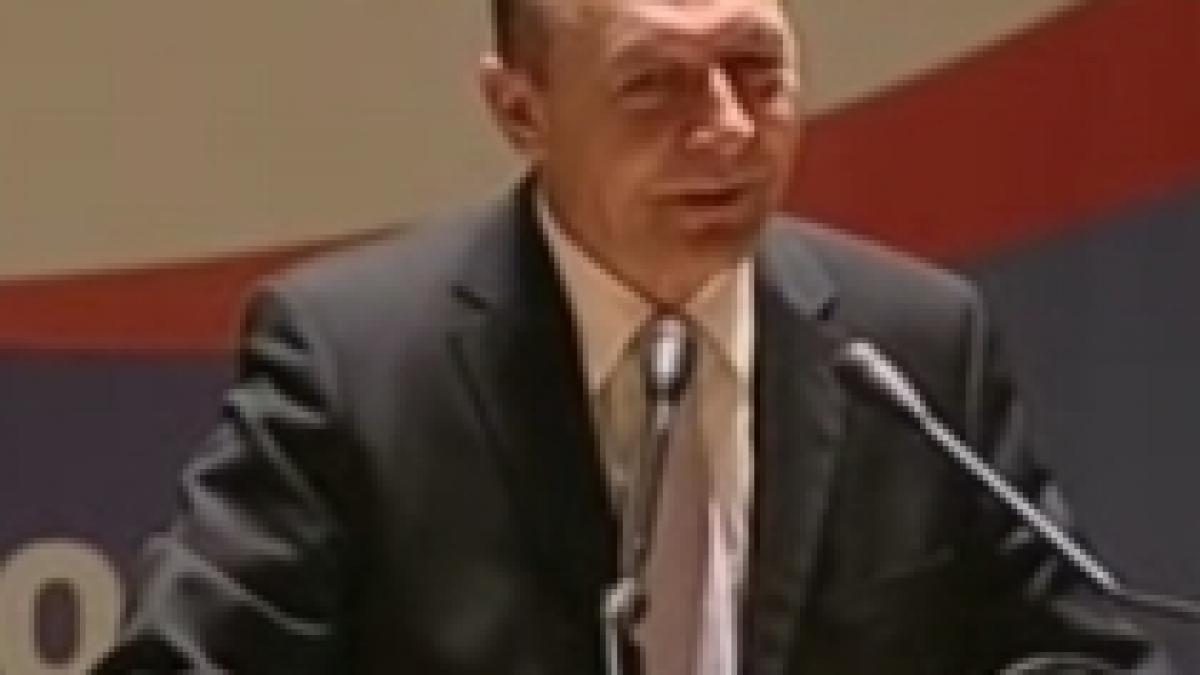 Candidatura lui Traian Băsescu la alegerile prezidenţiale ?depinde de criză? (VIDEO)