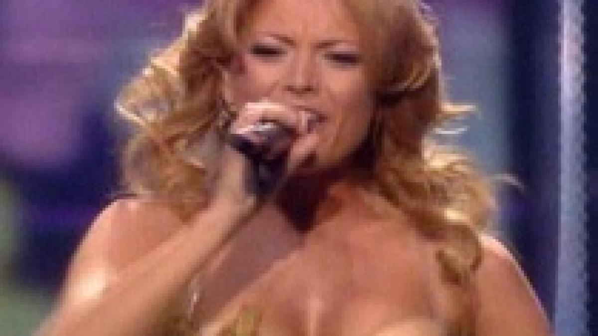 Englezii se iau şi de perdanţi: A mimat Elena Gheorghe la Eurovision? (VIDEO)