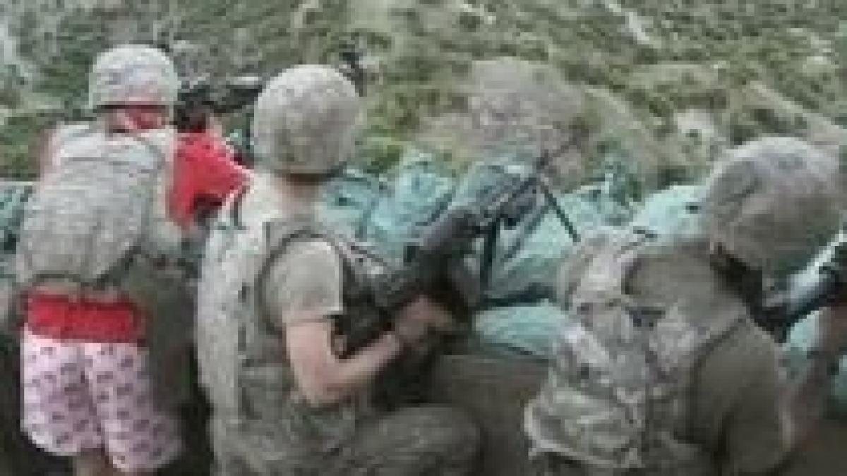 Soldat american, filmat în boxeri, în timpul unui schimb de focuri din Afganistan (VIDEO)