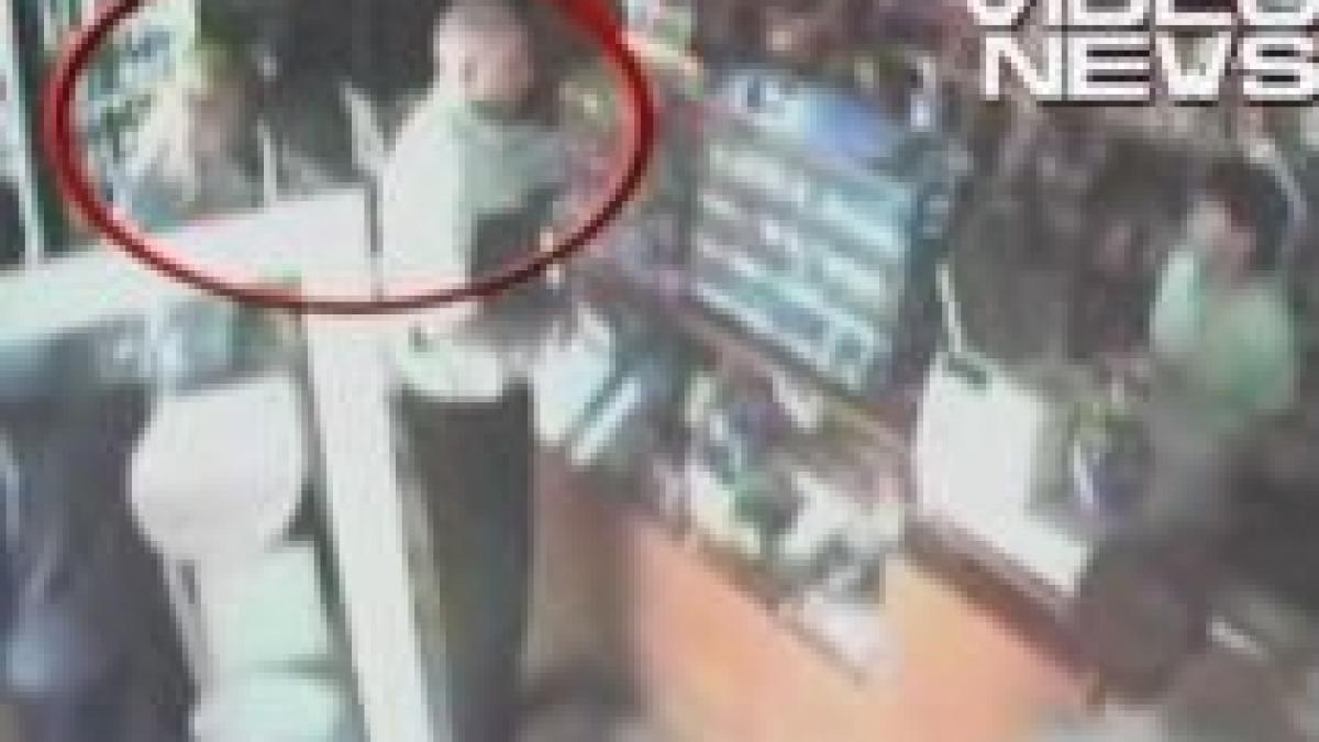 Doi tineri bucureşteni s-au dat drept inspectori OPC, pentru a primi şpagă (VIDEO)