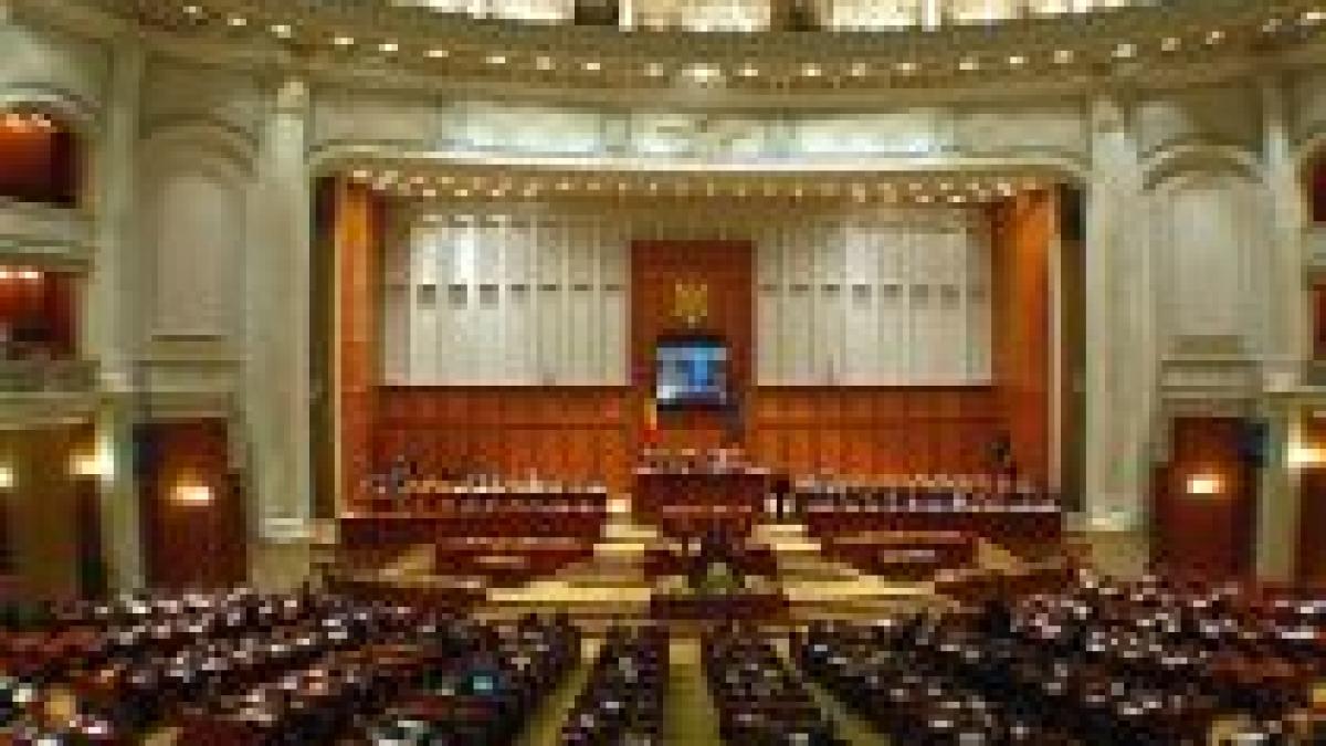 Parlamentarii vor reducerea numărului de servicii de informaţii