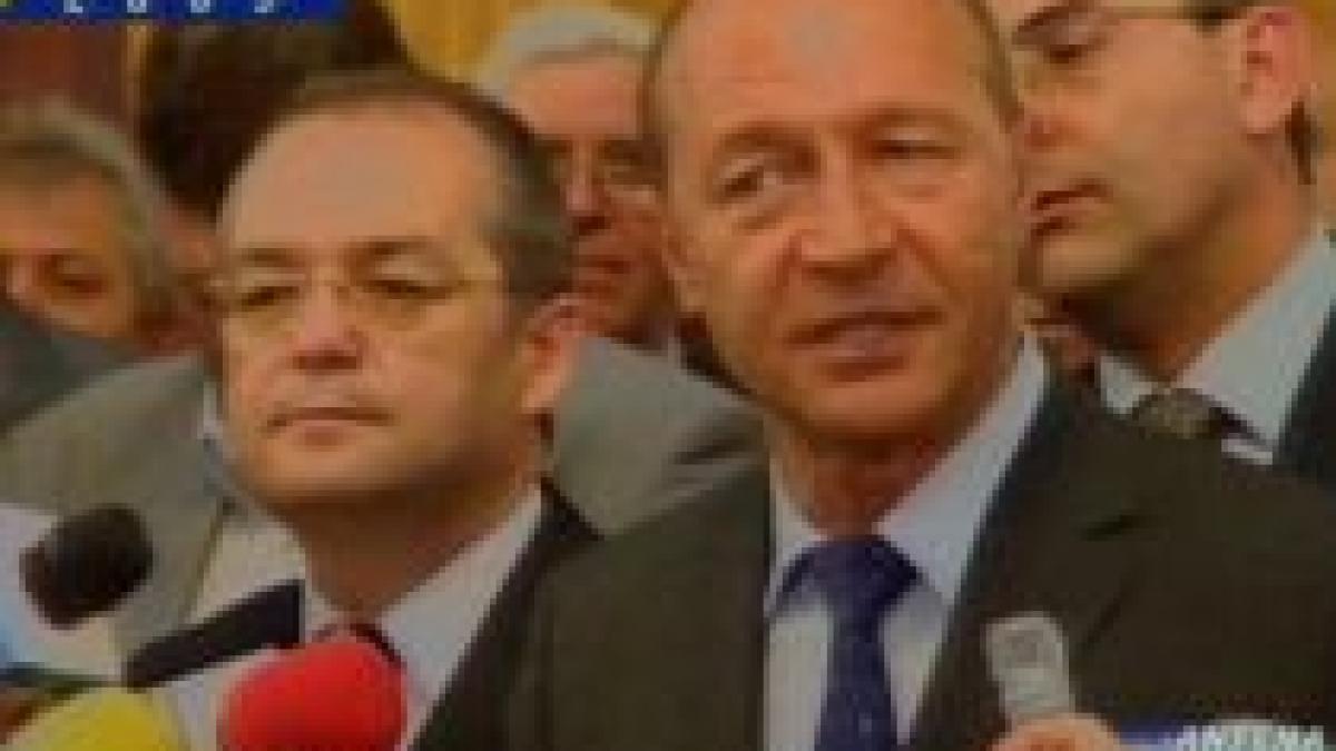 Băsescu, după întâlnirea cu parlamentarii PDL: "Nu-mi duceţi grija! La toamnă o să fac ce trebuie!" (VIDEO)