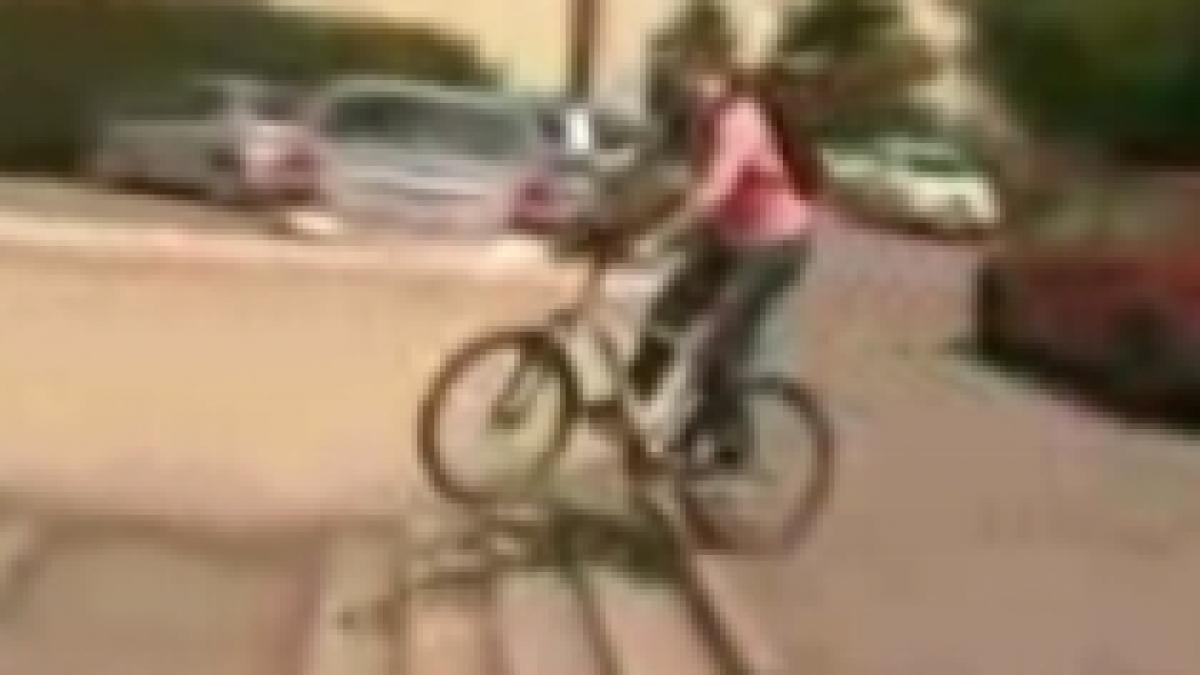 Scamatorie nereuşită cu bicicleta: Mihai de la Hi-Q pică în nas (VIDEO) 